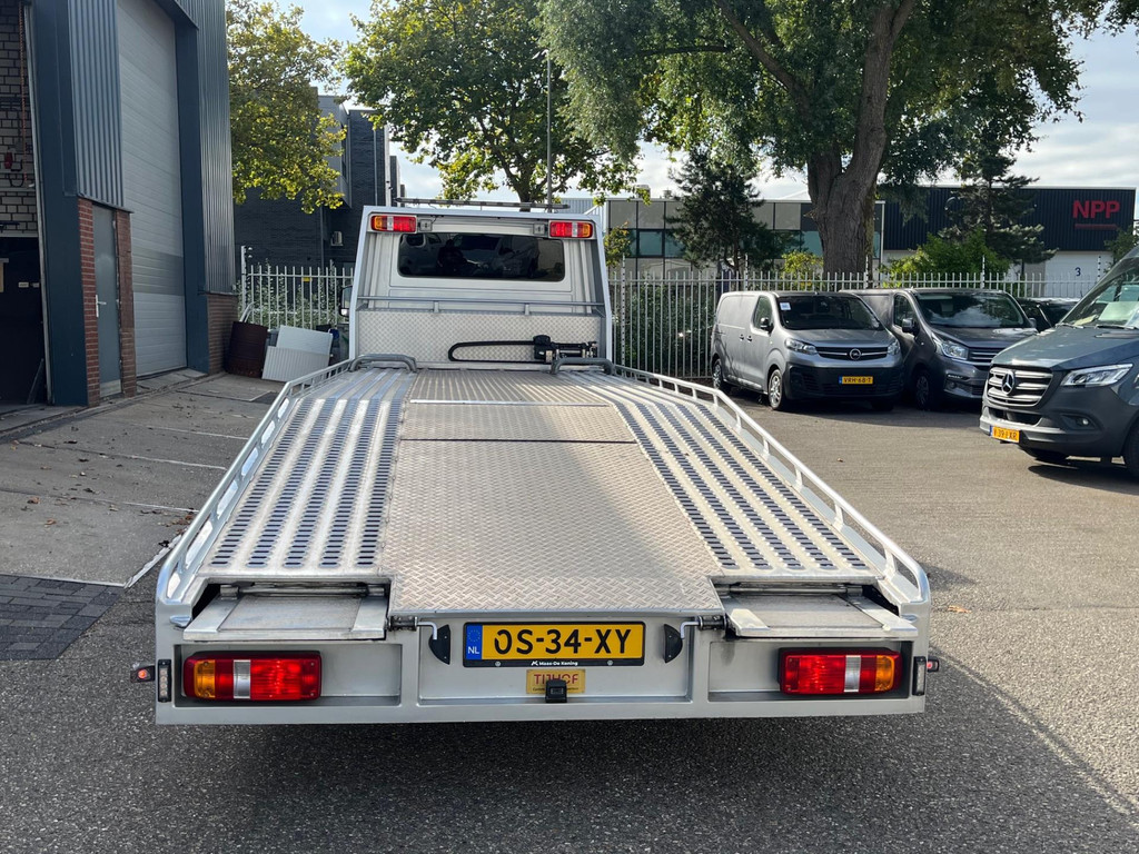 47937101-4.jpg